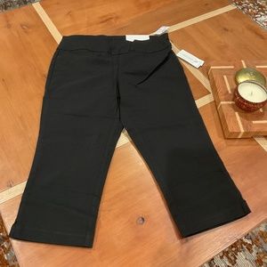 Christopher and Banks 6 Petite signature slimming crop pants